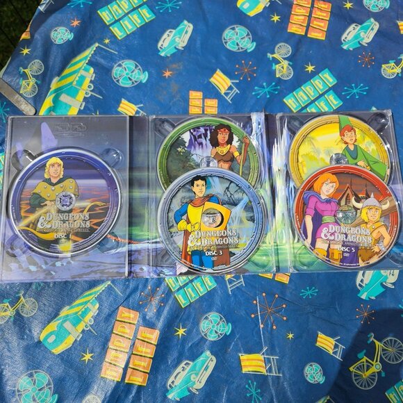 Dungeons and Dragons Complete Animated Series 5 DVD Set Handbook Guide Box 2006 - Picture 3 of 15